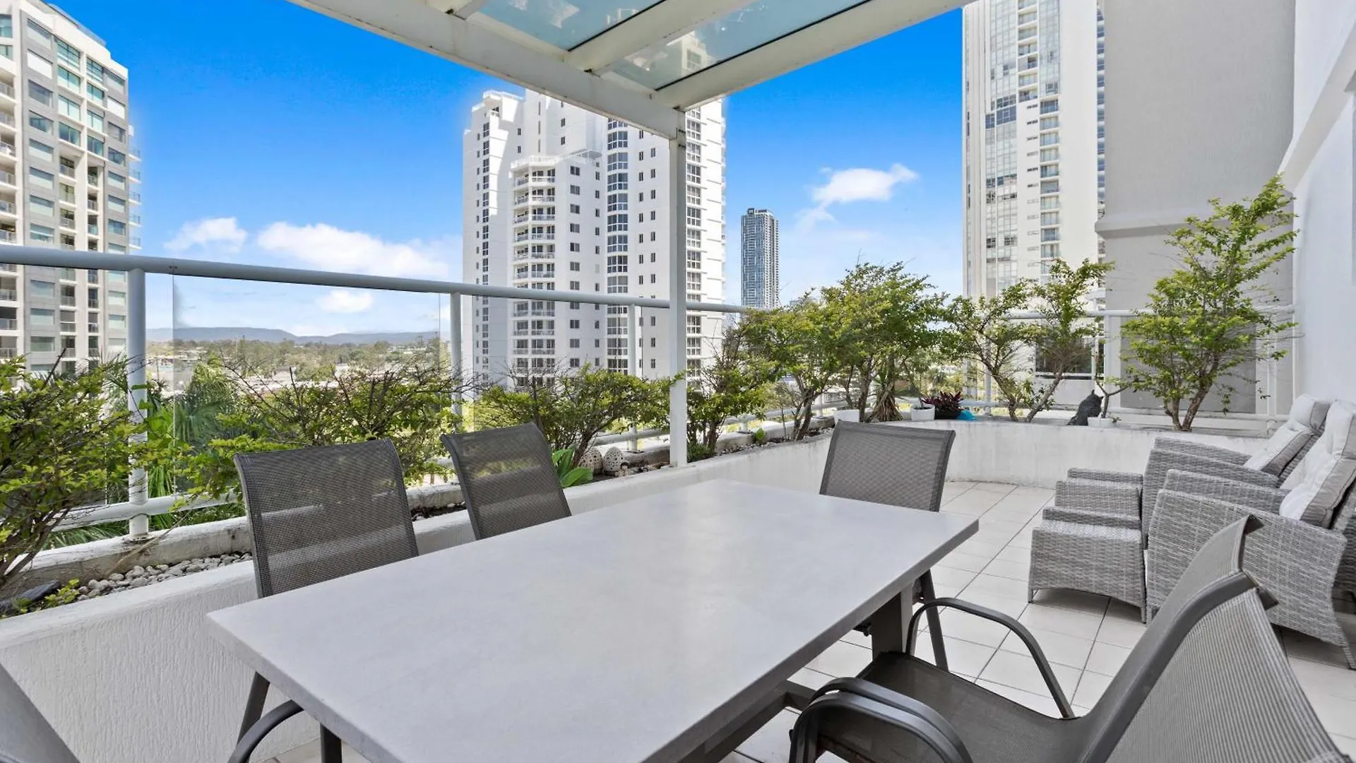 Oscar On Main 2B - Heart Of Main Beach Ocean Views Gold Coast